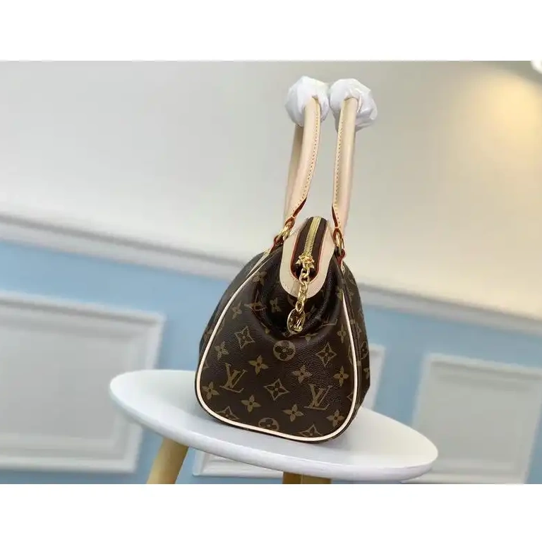 19T1L0212 LV Bags 0821